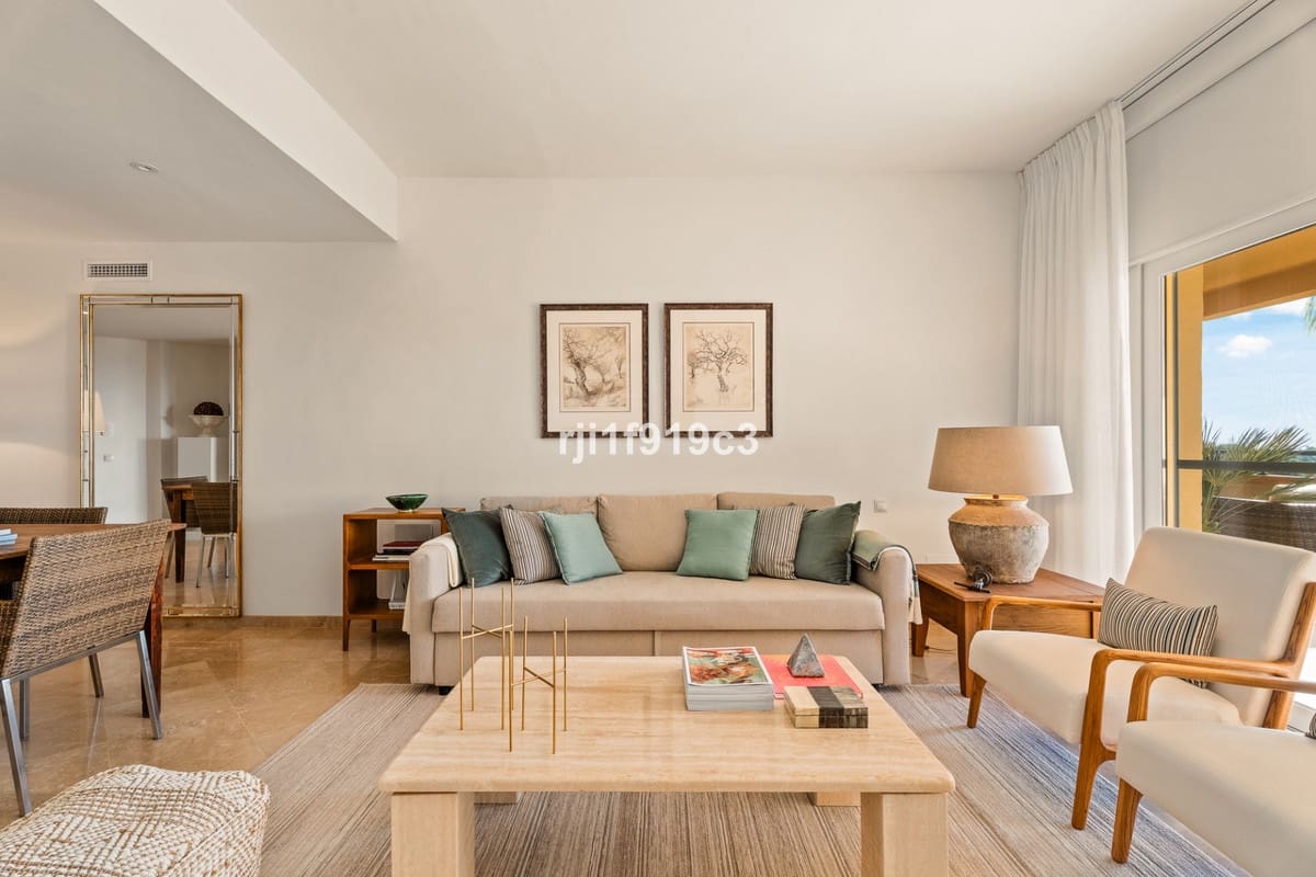 2 soveværelse Lejlighed til salg i Elviria med swimmingpool - € 625.000 (Ref: 9601228)