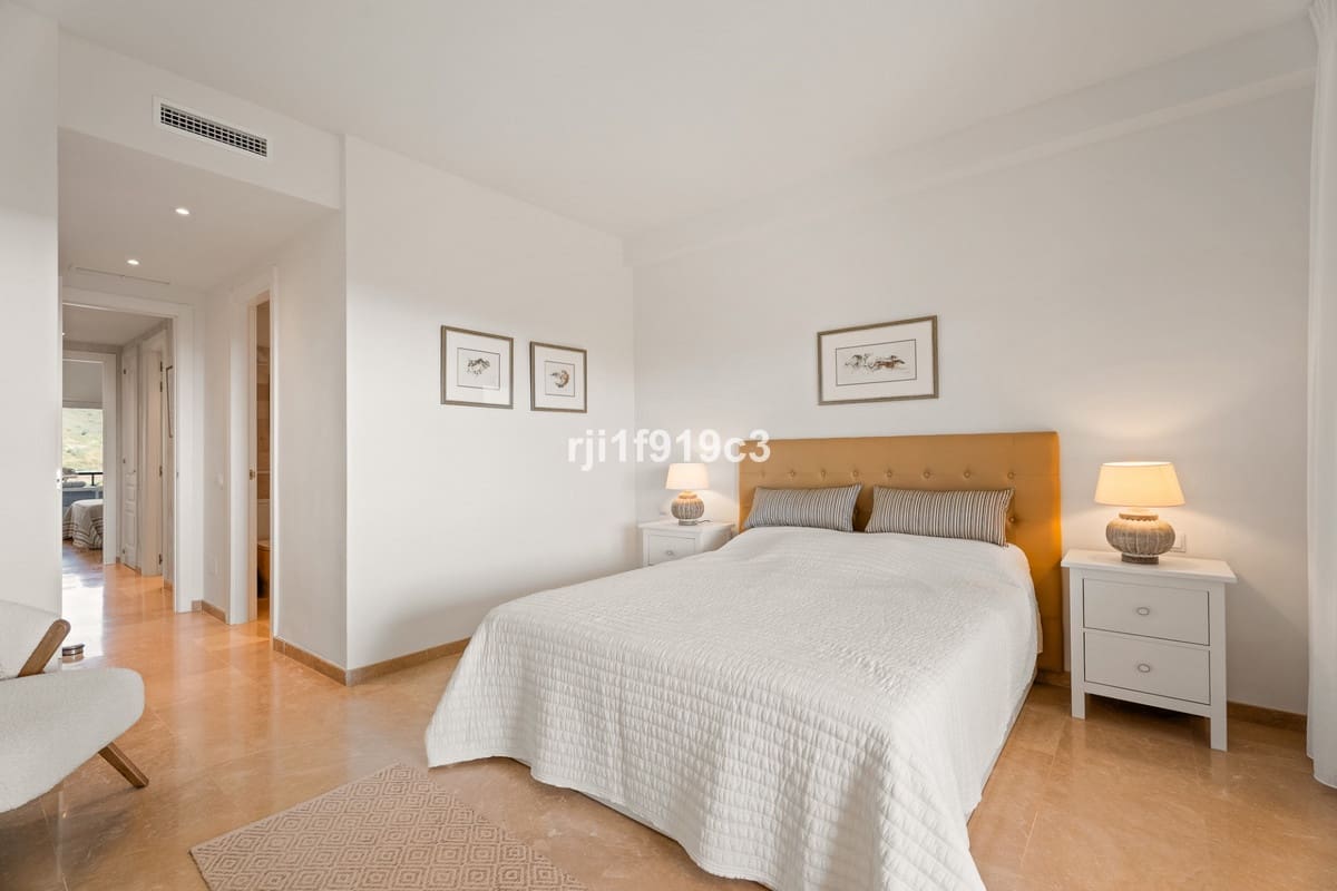 2 soveværelse Lejlighed til salg i Elviria med swimmingpool - € 625.000 (Ref: 9601228)