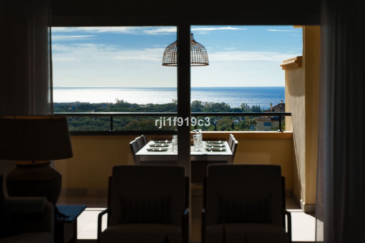 2 soveværelse Lejlighed til salg i Elviria med swimmingpool - € 625.000 (Ref: 9601228)