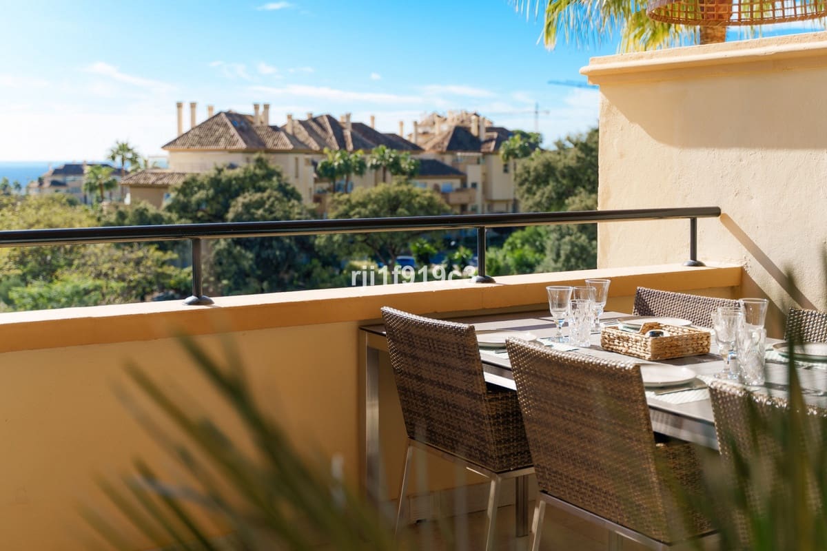 2 soveværelse Lejlighed til salg i Elviria med swimmingpool - € 625.000 (Ref: 9601228)