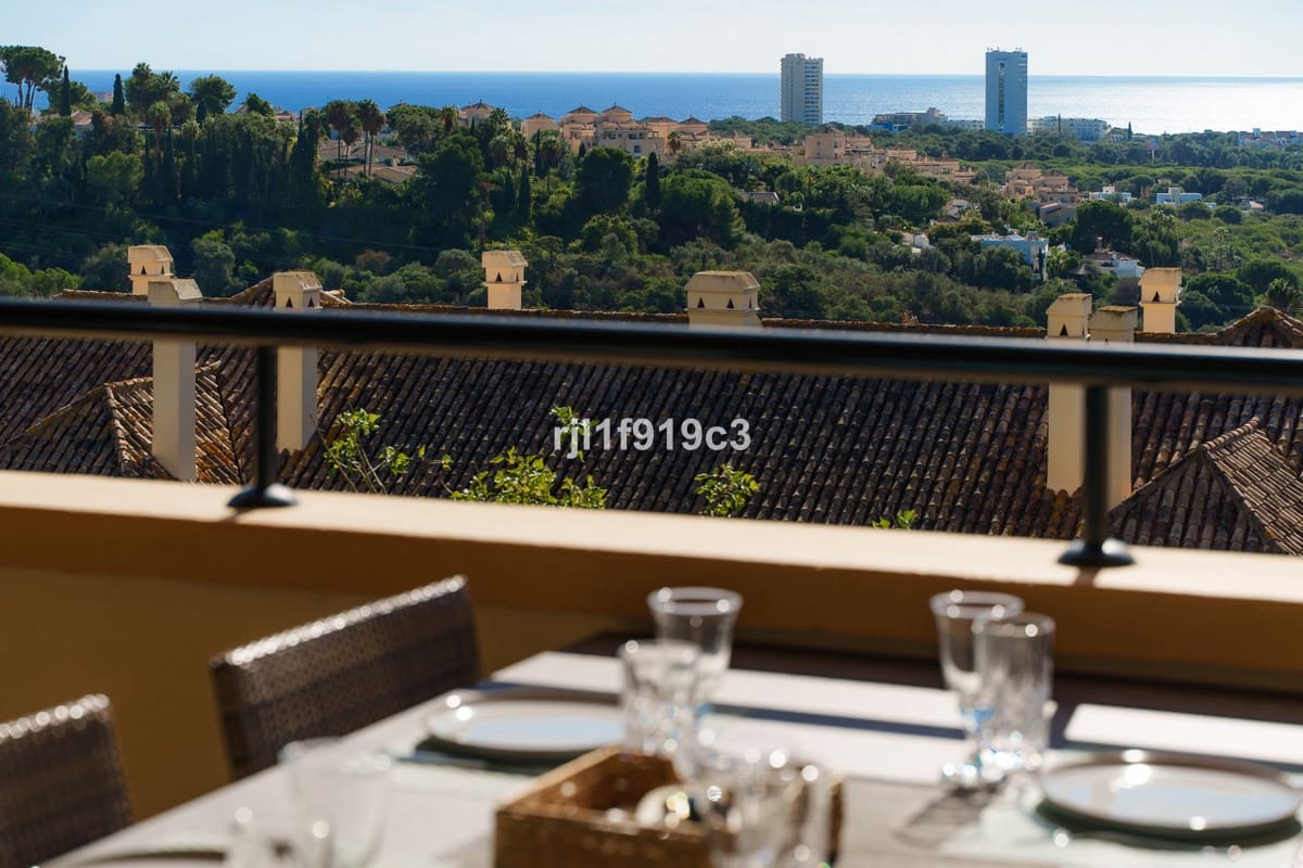 2 soveværelse Lejlighed til salg i Elviria med swimmingpool - € 625.000 (Ref: 9601228)