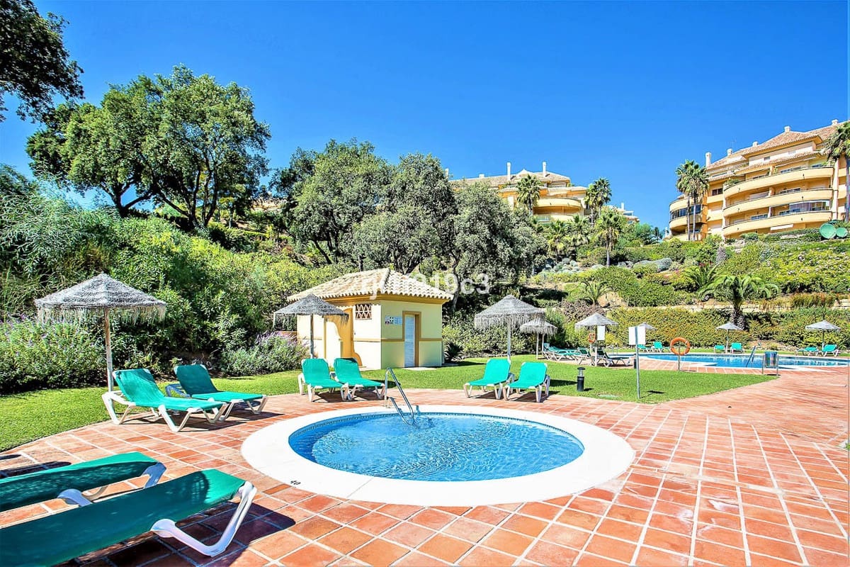 2 soveværelse Lejlighed til salg i Elviria med swimmingpool - € 625.000 (Ref: 9601228)