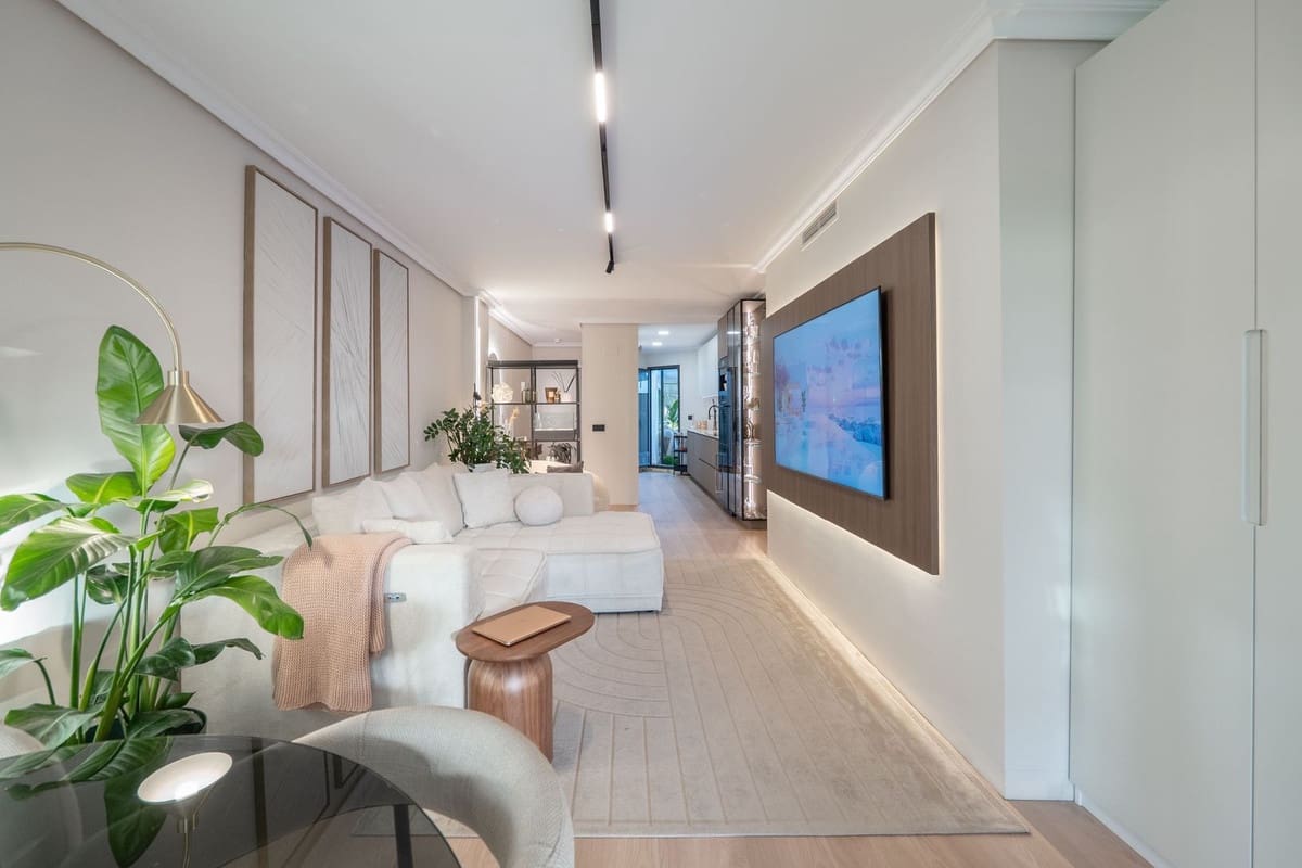 2 Zimmer Apartment zu verkaufen in New Golden Mile mit Pool - 650.000 € (Ref: 9601229)