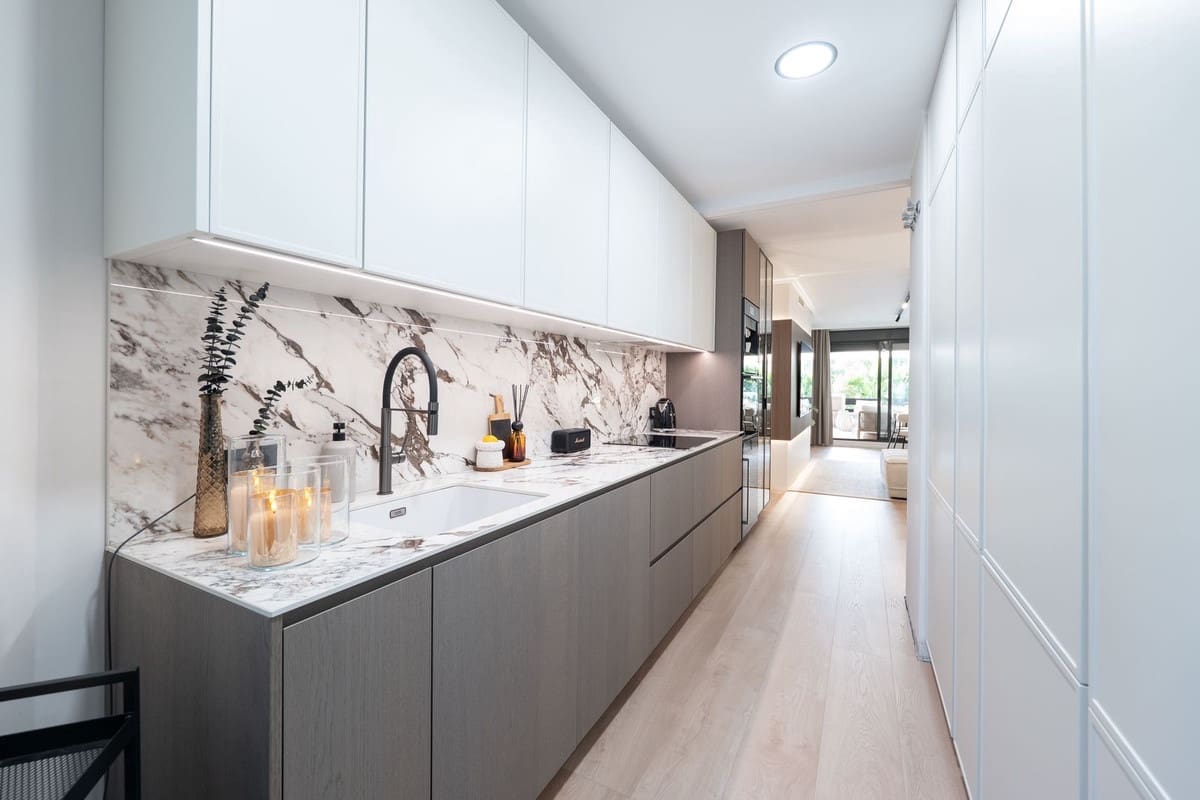 2 Zimmer Apartment zu verkaufen in New Golden Mile mit Pool - 650.000 € (Ref: 9601229)