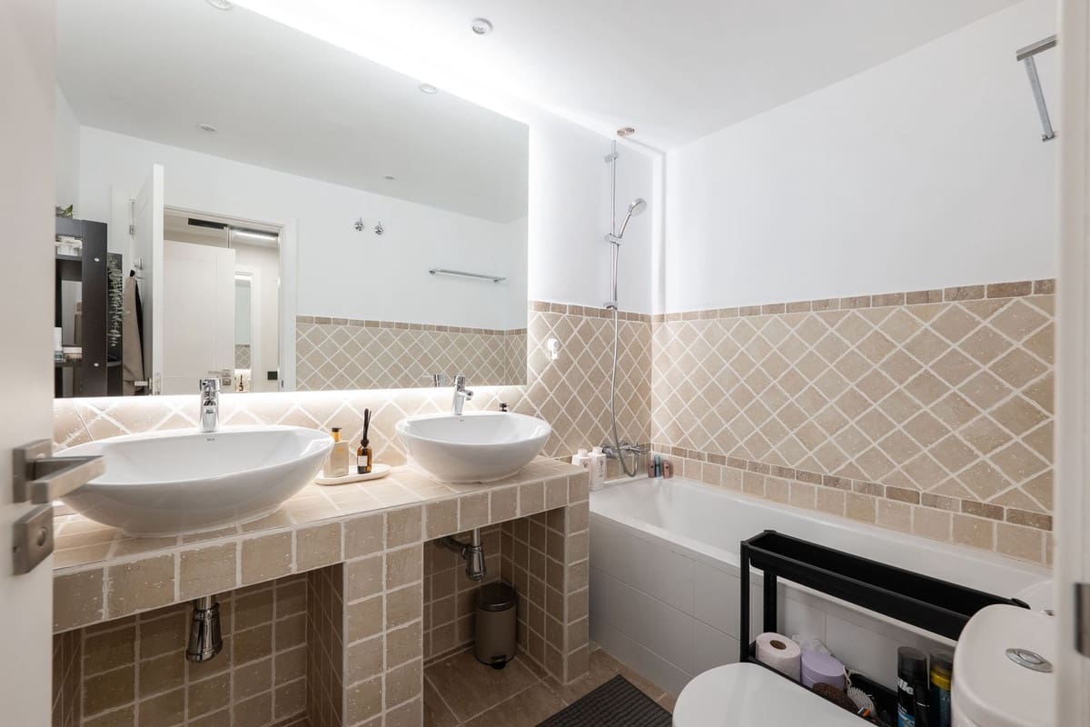 2 Zimmer Apartment zu verkaufen in New Golden Mile mit Pool - 650.000 € (Ref: 9601229)