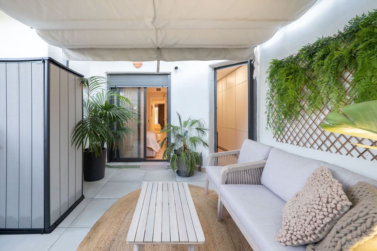 2 Zimmer Apartment zu verkaufen in New Golden Mile mit Pool - 650.000 € (Ref: 9601229)