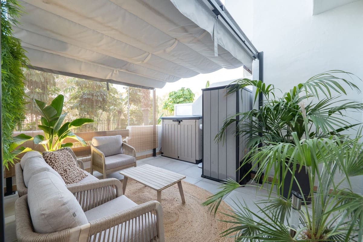 2 Zimmer Apartment zu verkaufen in New Golden Mile mit Pool - 650.000 € (Ref: 9601229)