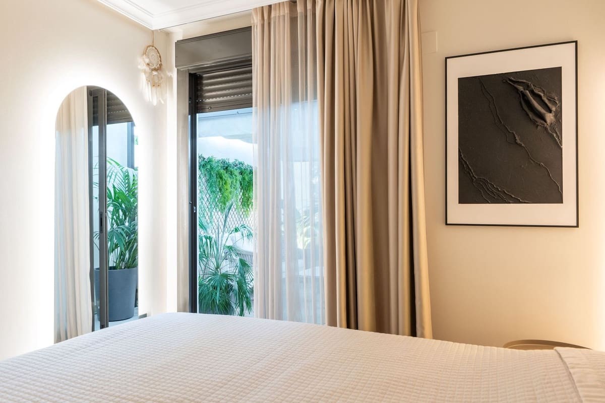 2 Zimmer Apartment zu verkaufen in New Golden Mile mit Pool - 650.000 € (Ref: 9601229)