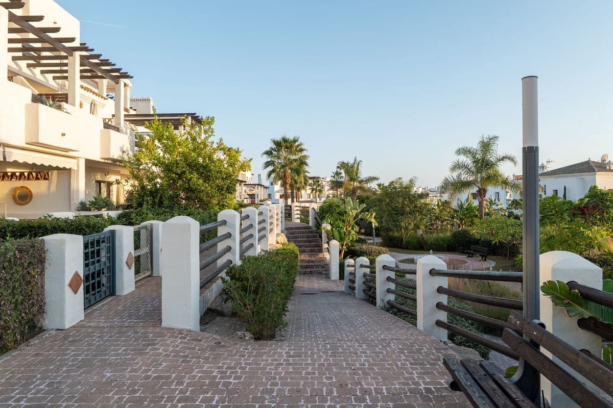 2 Zimmer Apartment zu verkaufen in New Golden Mile mit Pool - 650.000 € (Ref: 9601229)