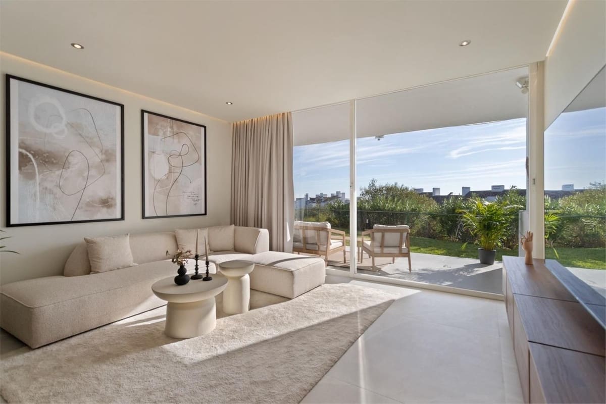 3 sovrum Lägenhet till salu i Miraflores med pool - 595 000 € (Ref: 9601230)