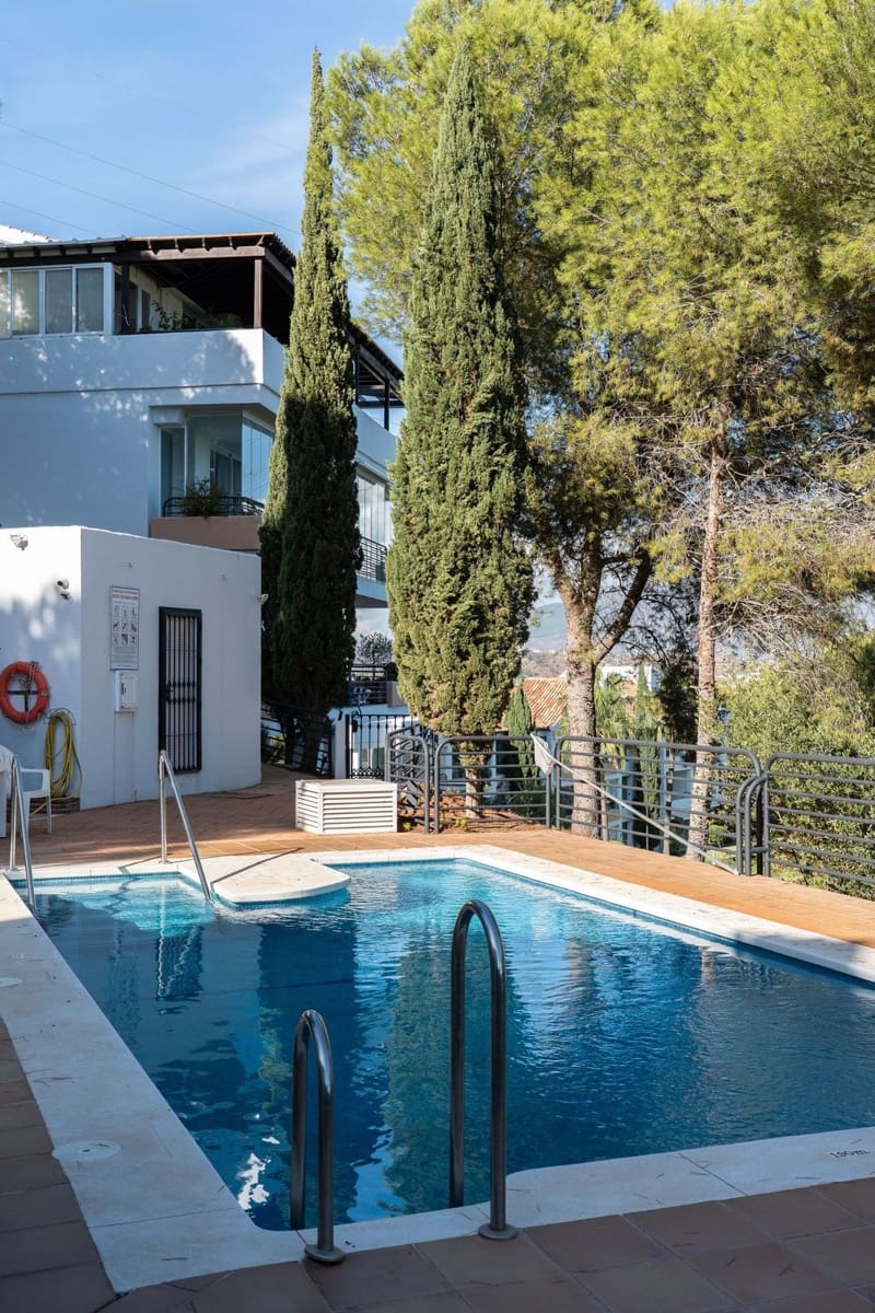 3 sovrum Lägenhet till salu i Miraflores med pool - 595 000 € (Ref: 9601230)
