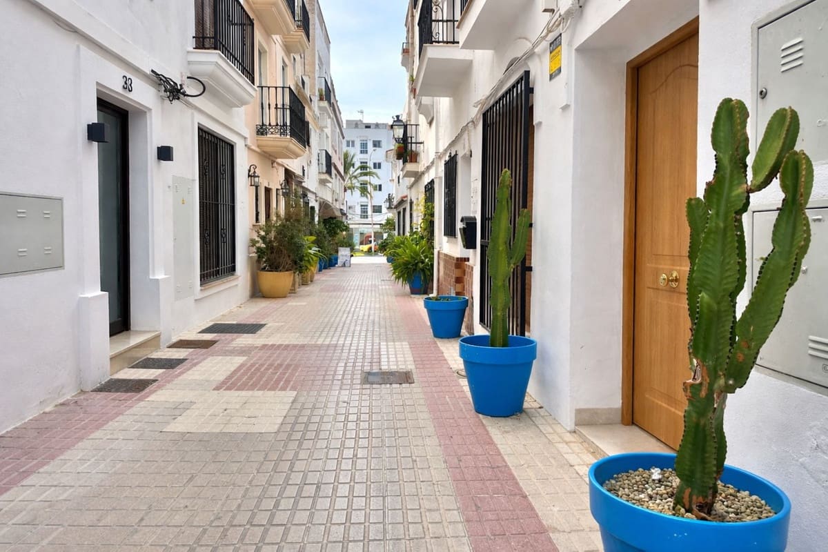 2 bedroom Townhouse for sale in Marbella - € 590,000 (Ref: 9601231)
