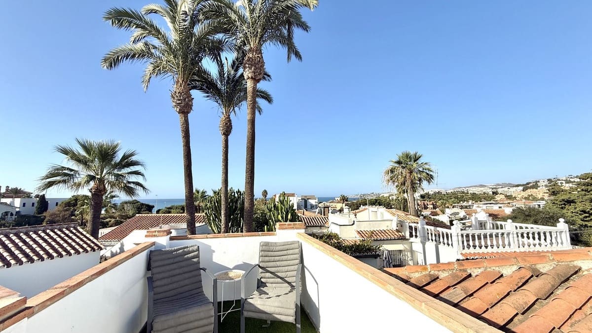 Chalet de 3 habitaciones en El Faro en venta con piscina garaje - 580.000 € (Ref: 9601232)