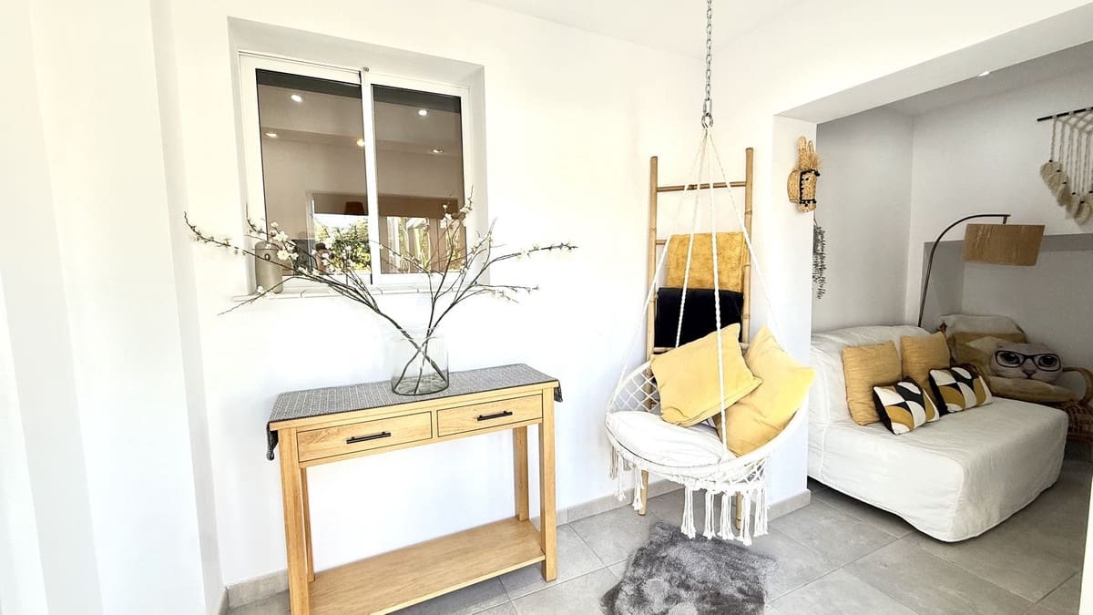 Chalet de 3 habitaciones en El Faro en venta con piscina garaje - 580.000 € (Ref: 9601232)