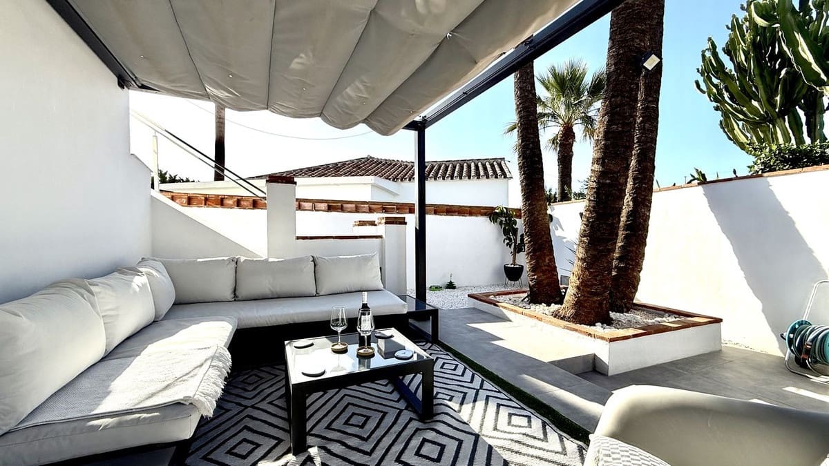 Chalet de 3 habitaciones en El Faro en venta con piscina garaje - 580.000 € (Ref: 9601232)