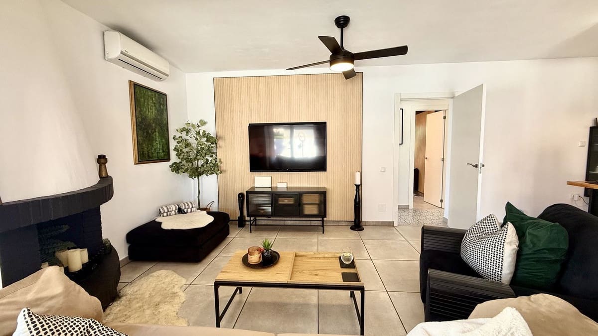 Chalet de 3 habitaciones en El Faro en venta con piscina garaje - 580.000 € (Ref: 9601232)