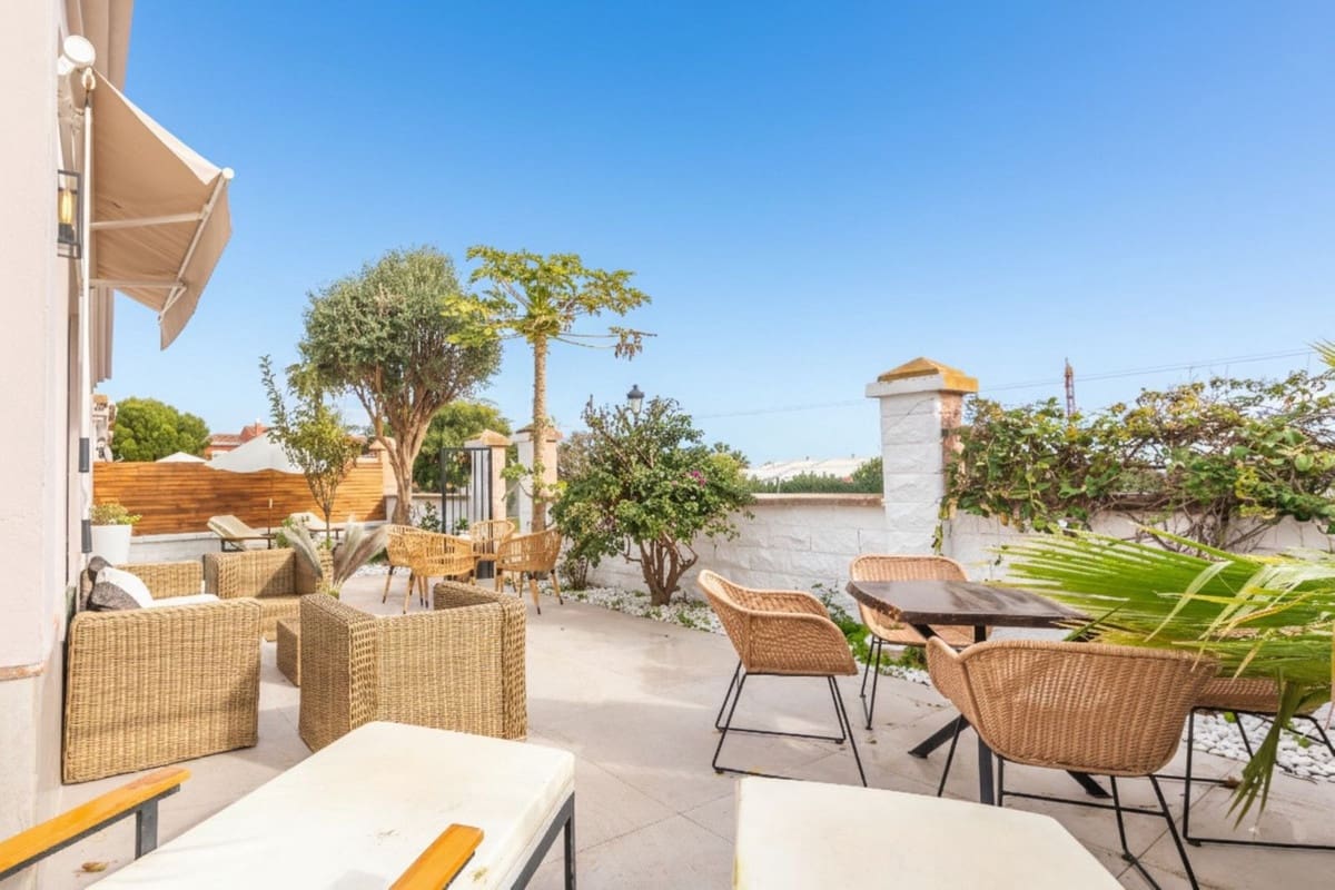 3 makuuhuone Huvila myytävänä paikassa La Duquesa / Puerto de la Duquesa mukana uima-altaan - 550 000 € (Ref: 9601234)