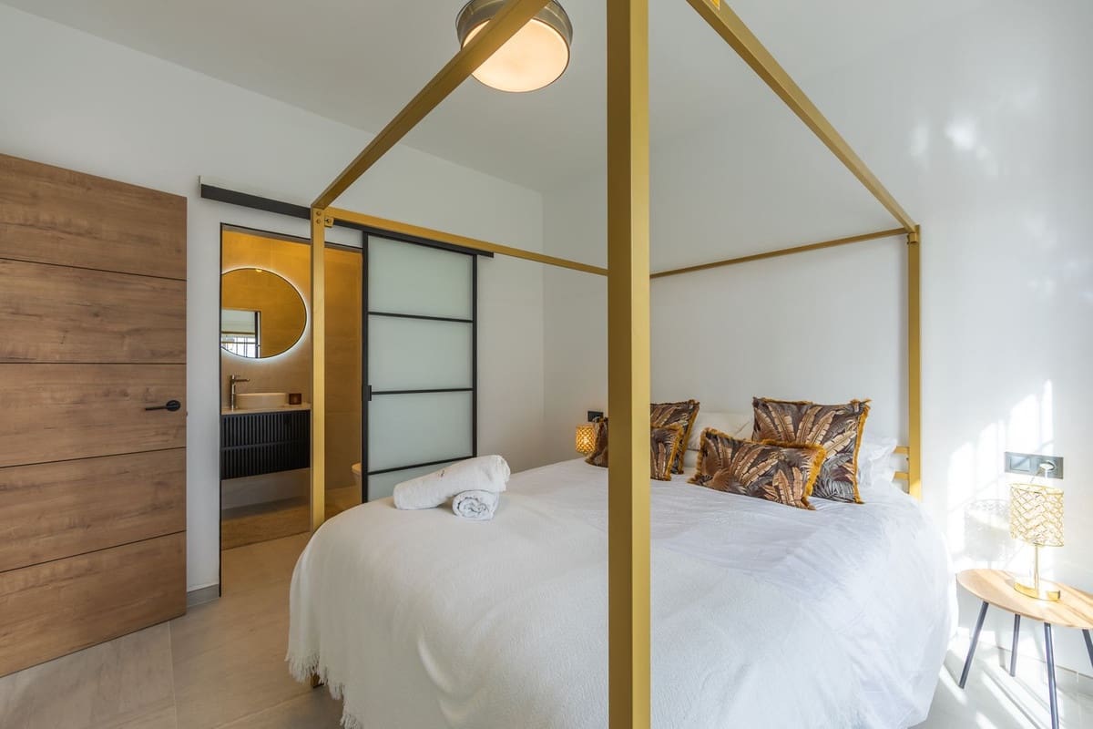 3 makuuhuone Huvila myytävänä paikassa La Duquesa / Puerto de la Duquesa mukana uima-altaan - 550 000 € (Ref: 9601234)