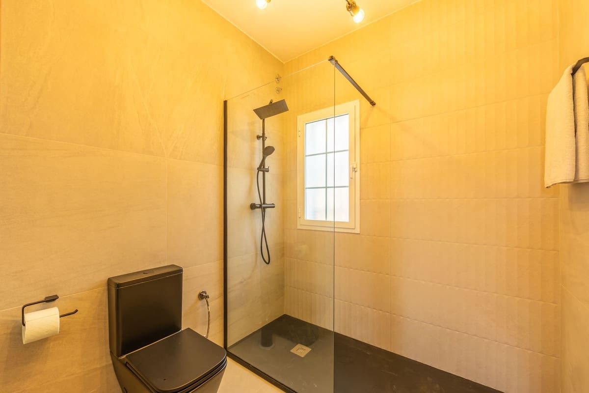 3 makuuhuone Huvila myytävänä paikassa La Duquesa / Puerto de la Duquesa mukana uima-altaan - 550 000 € (Ref: 9601234)