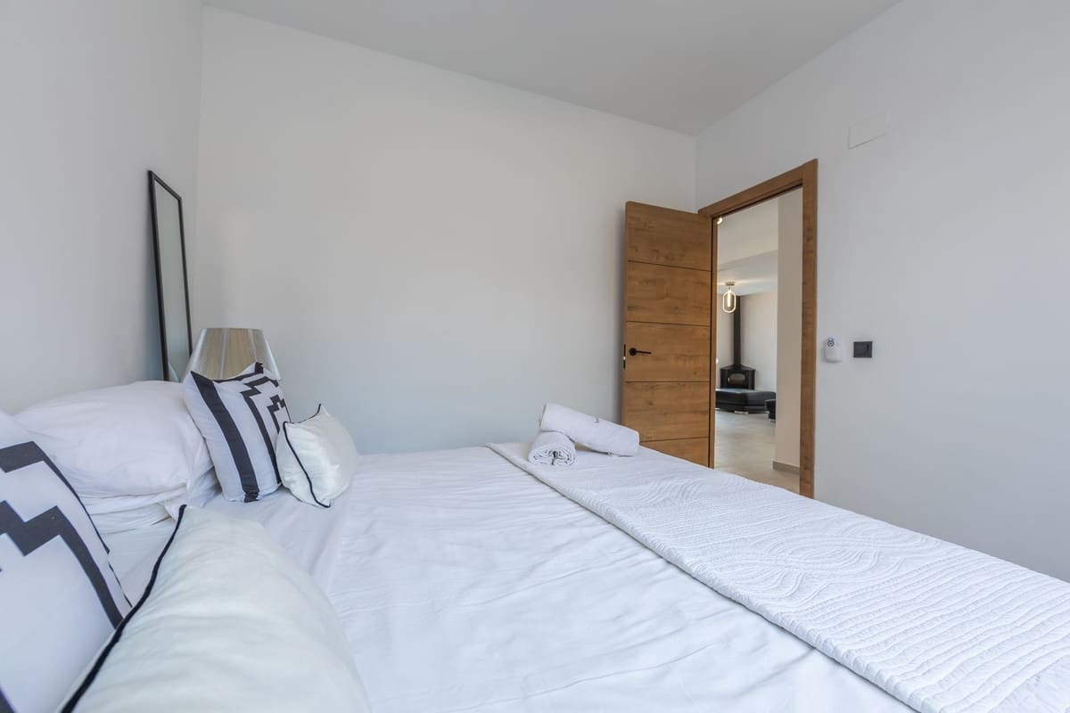 3 makuuhuone Huvila myytävänä paikassa La Duquesa / Puerto de la Duquesa mukana uima-altaan - 550 000 € (Ref: 9601234)