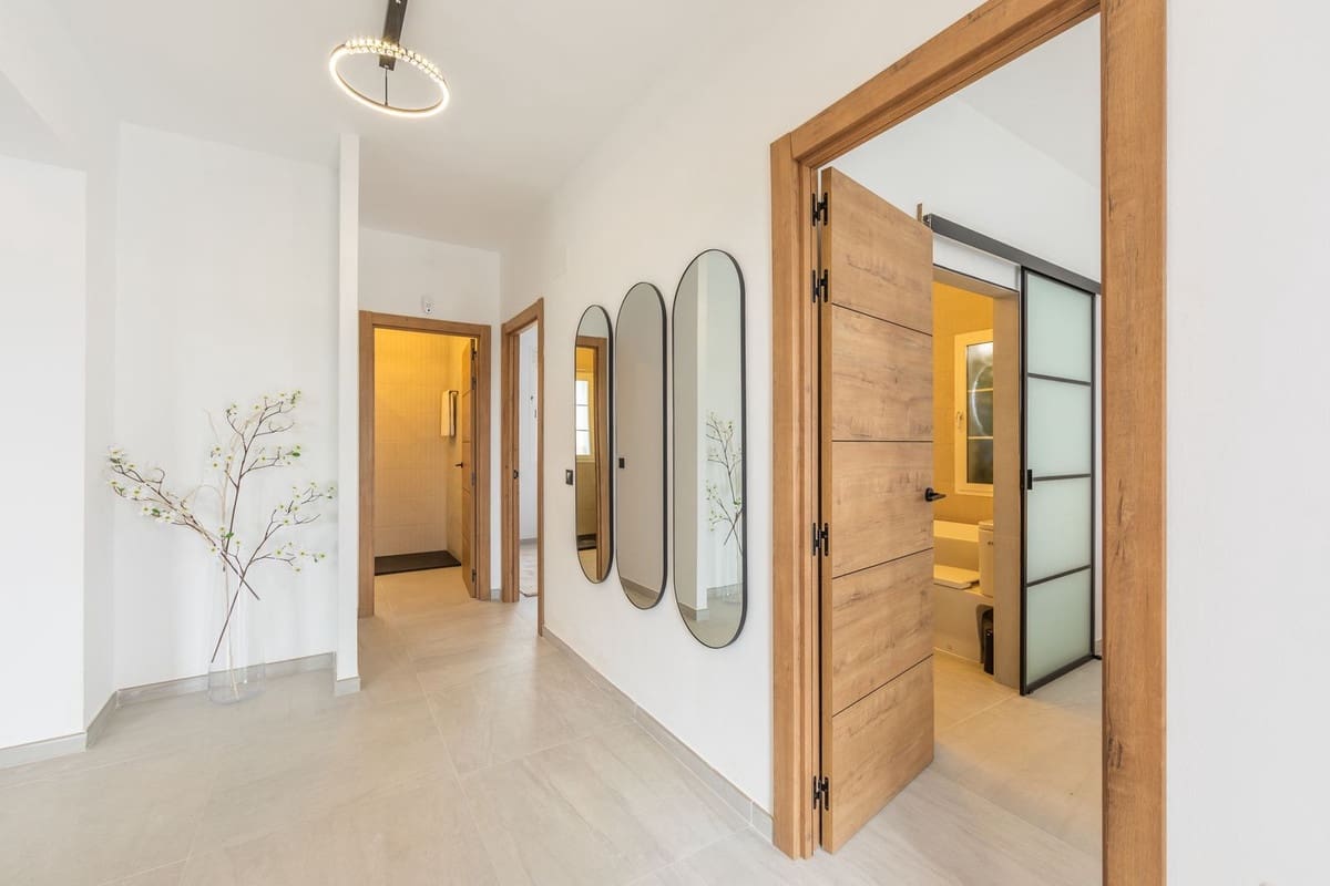 3 soverom Villa til salgs i La Duquesa / Puerto de la Duquesa med svømmebasseng - € 495 000 (Ref: 9601234)