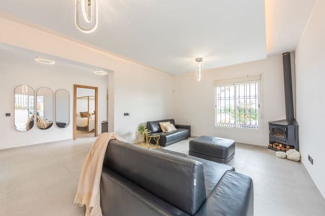 3 soverom Villa til salgs i La Duquesa / Puerto de la Duquesa, Manilva med svømmebasseng - € 495 000 (Ref: 9601234)