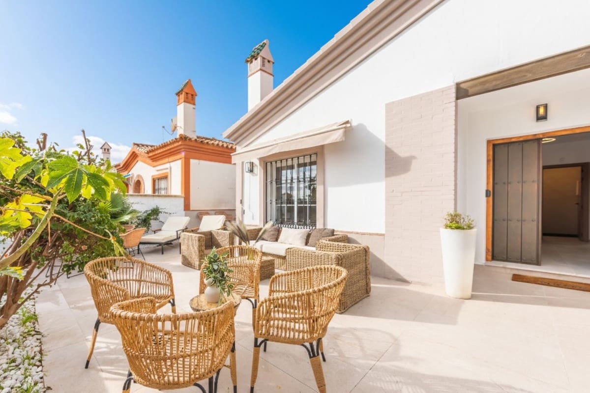 3 soverom Villa til salgs i La Duquesa / Puerto de la Duquesa med svømmebasseng - € 495 000 (Ref: 9601234)