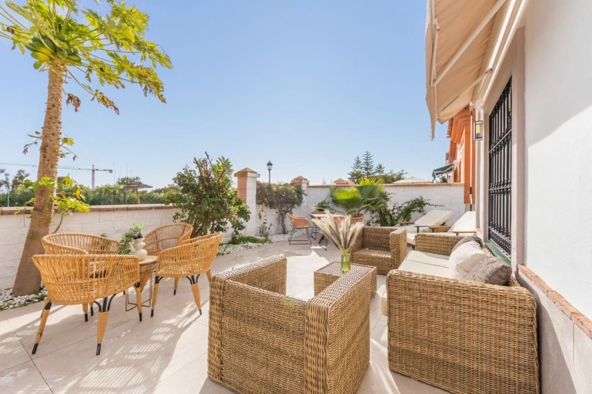 3 soverom Villa til salgs i La Duquesa / Puerto de la Duquesa med svømmebasseng - € 495 000 (Ref: 9601234)
