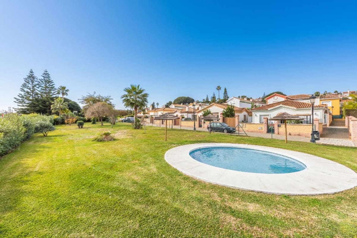 3 soverom Villa til salgs i La Duquesa / Puerto de la Duquesa med svømmebasseng - € 495 000 (Ref: 9601234)