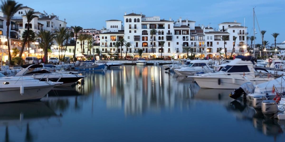 3 soverom Villa til salgs i La Duquesa / Puerto de la Duquesa med svømmebasseng - € 495 000 (Ref: 9601234)