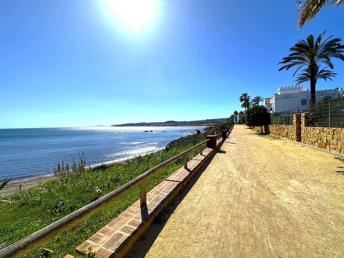 3 soverom Villa til salgs i La Duquesa / Puerto de la Duquesa med svømmebasseng - € 495 000 (Ref: 9601234)