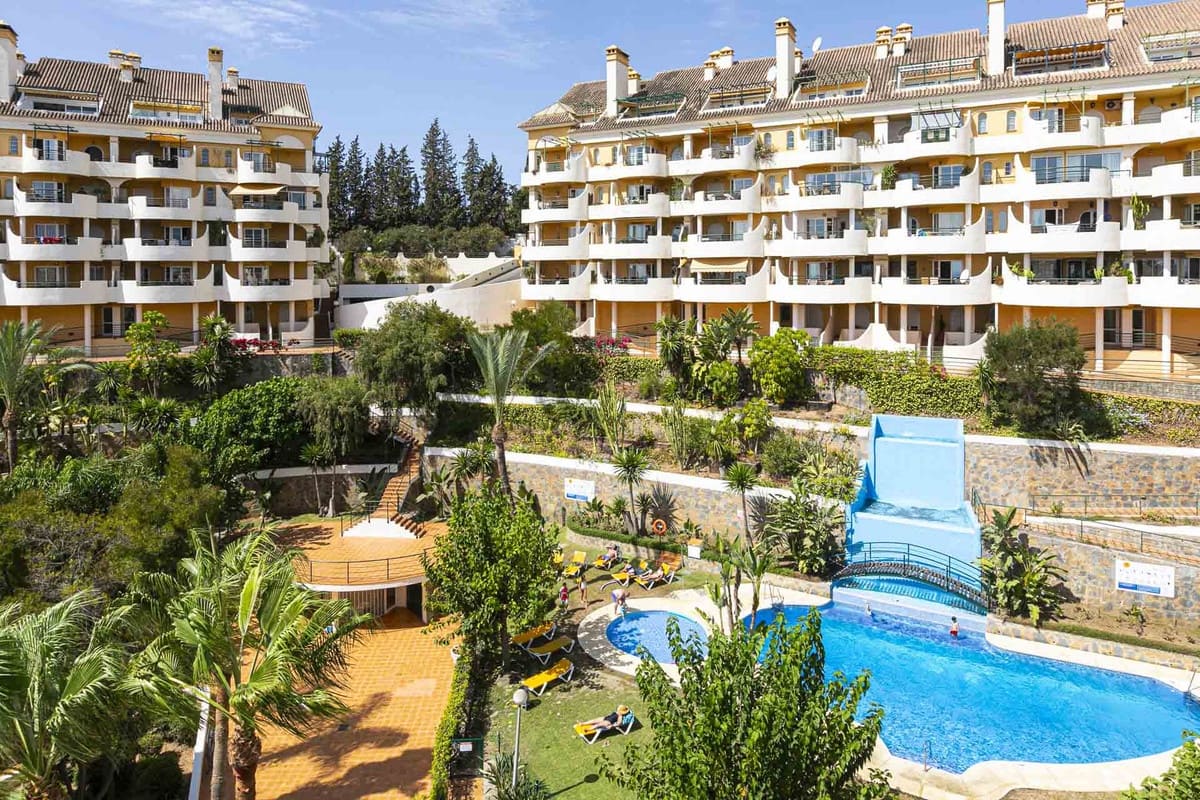 2 sovrum Lägenhet till salu i Nueva Andalucia med pool - 544 000 € (Ref: 9601235)
