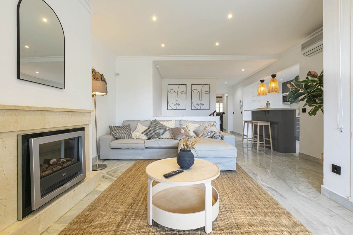 2 sovrum Lägenhet till salu i Nueva Andalucia med pool - 544 000 € (Ref: 9601235)