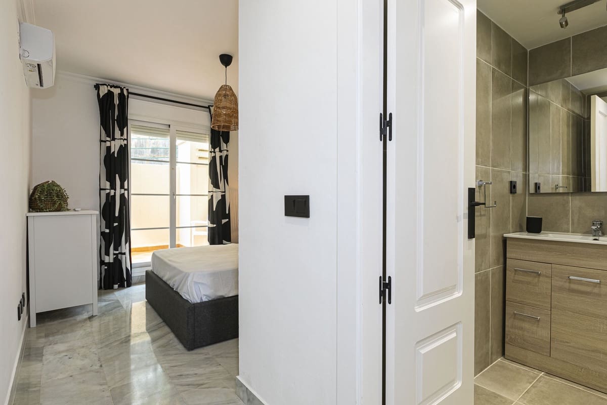 2 sovrum Lägenhet till salu i Nueva Andalucia med pool - 544 000 € (Ref: 9601235)