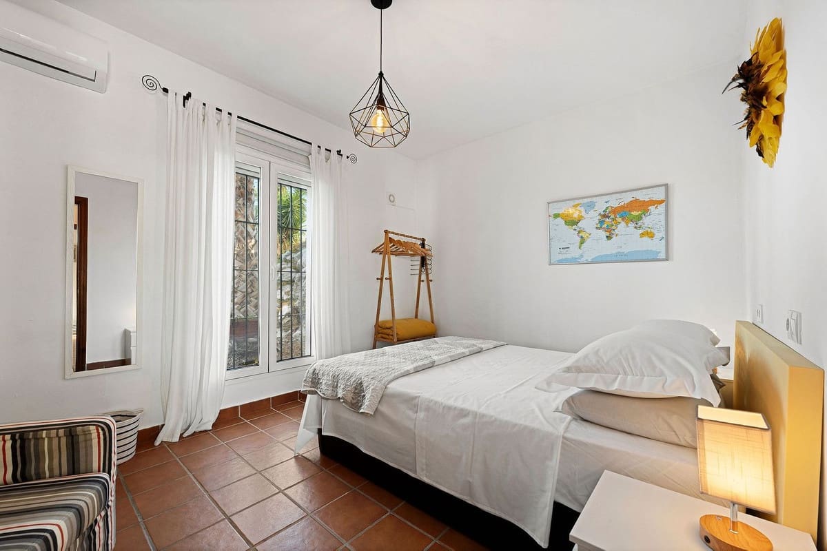 4 bedroom Villa for sale in Alhaurin el Grande with pool - € 639,000 (Ref: 9601237)