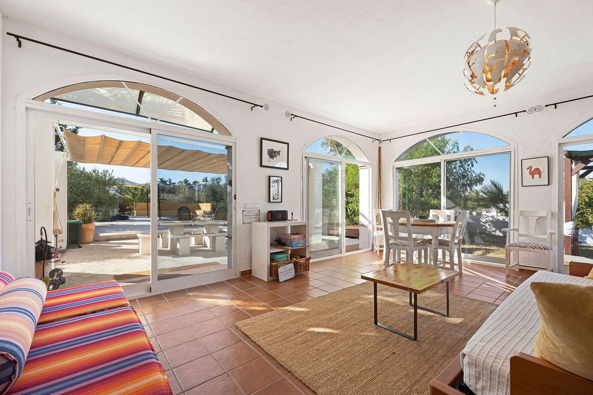 4 bedroom Villa for sale in Alhaurin el Grande with pool - € 639,000 (Ref: 9601237)