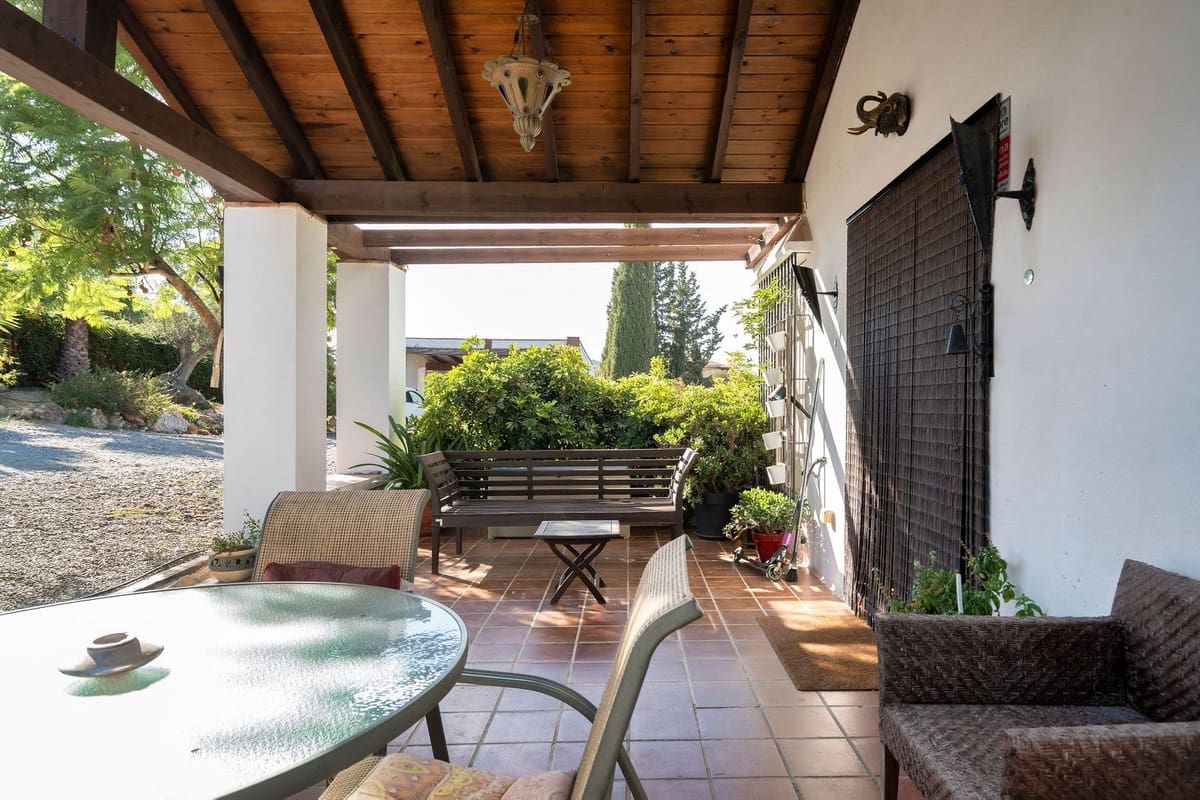 4 bedroom Villa for sale in Alhaurin el Grande with pool - € 639,000 (Ref: 9601237)