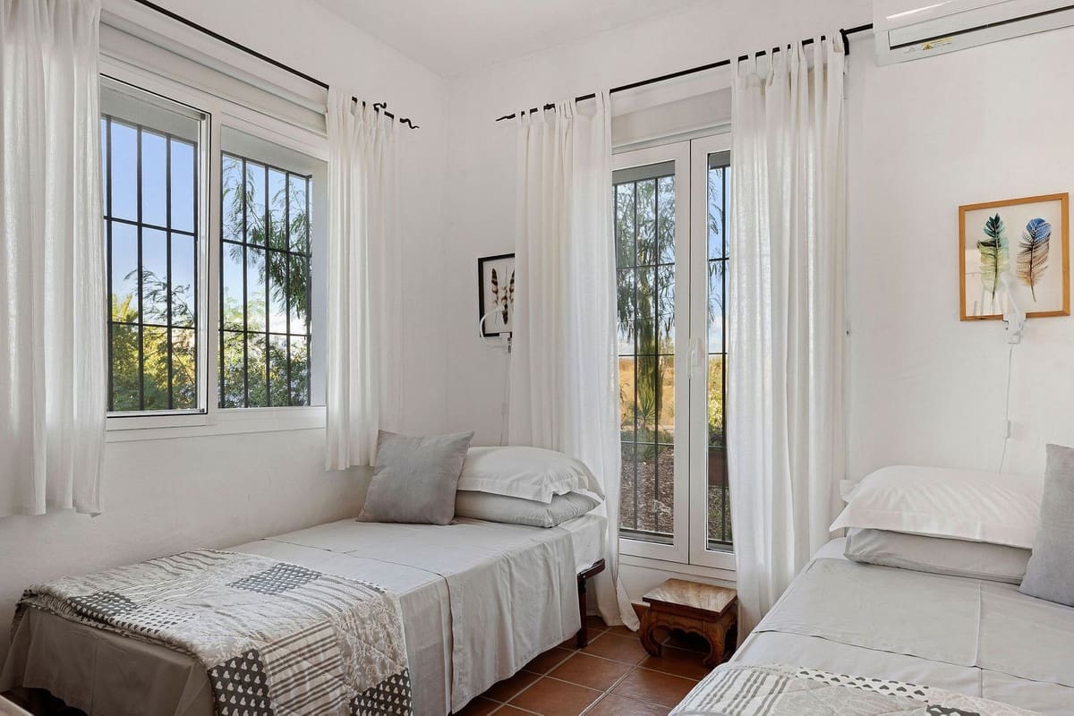 4 bedroom Villa for sale in Alhaurin el Grande with pool - € 639,000 (Ref: 9601237)