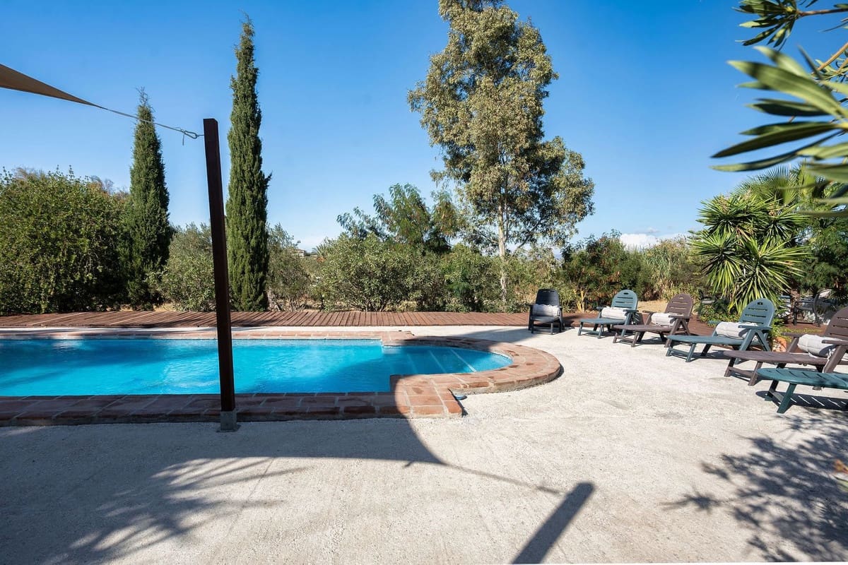 4 bedroom Villa for sale in Alhaurin el Grande with pool - € 639,000 (Ref: 9601237)