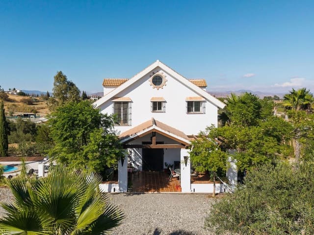 4 bedroom Villa for sale in Alhaurín el Grande with pool - € 639,000 (Ref: 9601237)