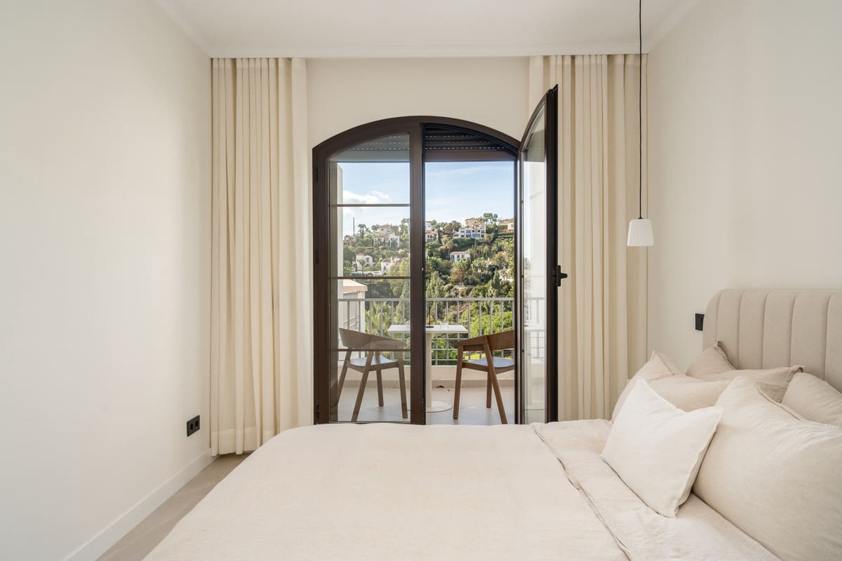 3 makuuhuone Kattohuoneisto myytävänä paikassa Los Arqueros mukana uima-altaan - 849 000 € (Ref: 9601240)