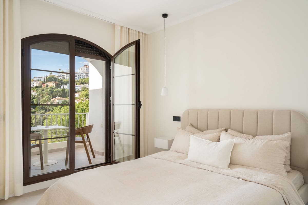 3 makuuhuone Kattohuoneisto myytävänä paikassa Los Arqueros mukana uima-altaan - 849 000 € (Ref: 9601240)