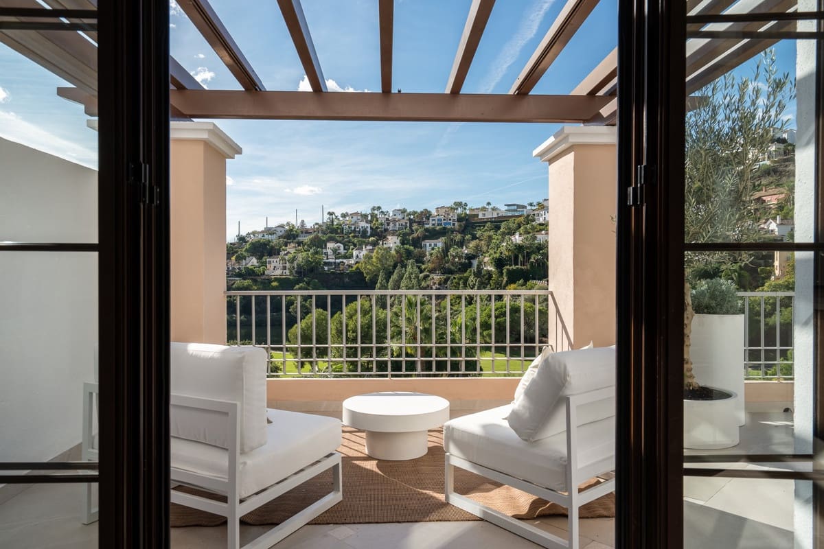 3 makuuhuone Kattohuoneisto myytävänä paikassa Los Arqueros mukana uima-altaan - 849 000 € (Ref: 9601240)