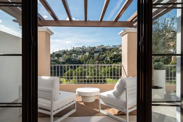 3 makuuhuone Kattohuoneisto myytävänä paikassa Los Arqueros, Benahavís mukana uima-altaan - 849 000 € (Ref: 9601240)