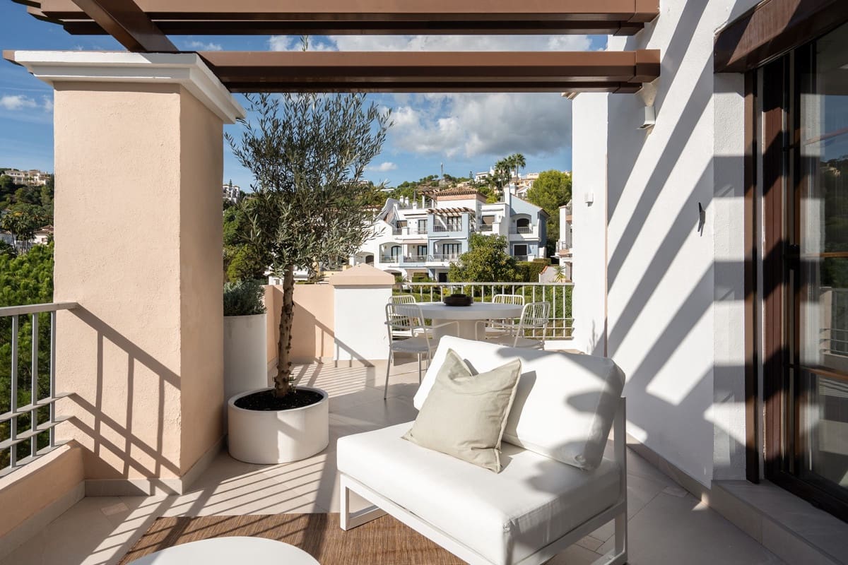 3 makuuhuone Kattohuoneisto myytävänä paikassa Los Arqueros mukana uima-altaan - 849 000 € (Ref: 9601240)