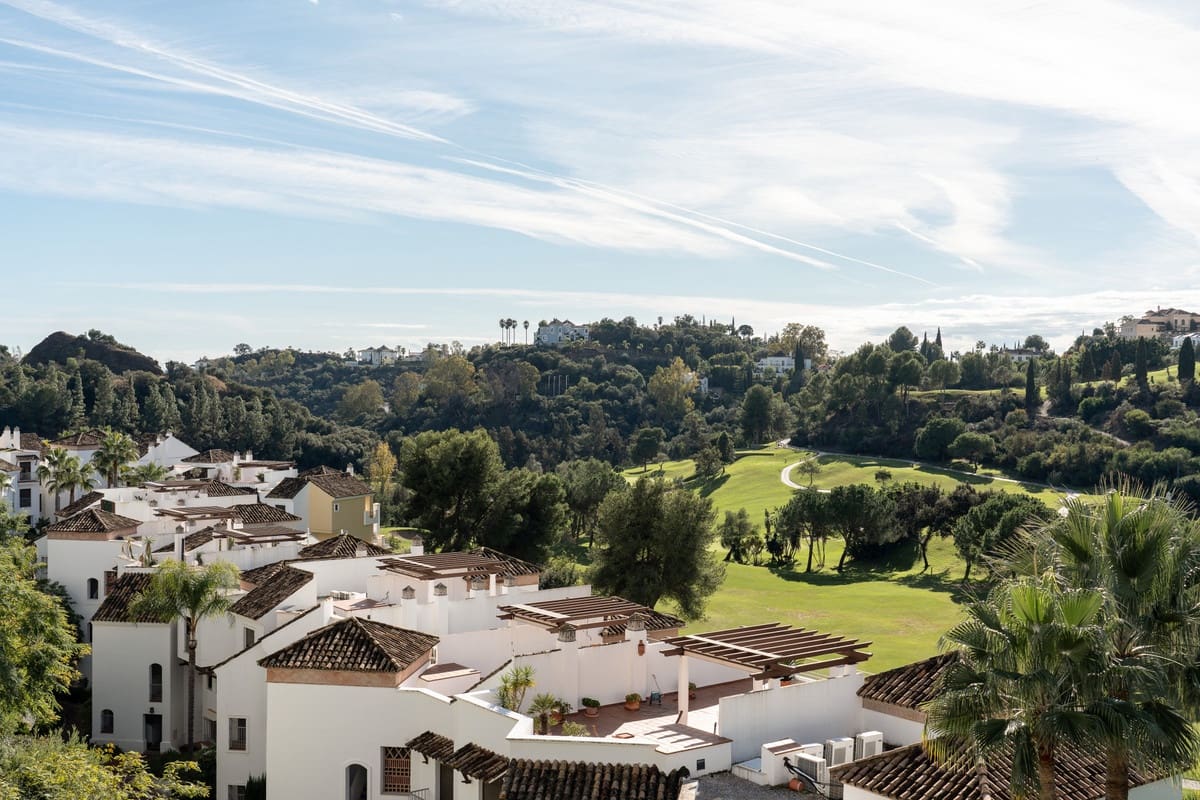 3 makuuhuone Kattohuoneisto myytävänä paikassa Los Arqueros mukana uima-altaan - 849 000 € (Ref: 9601240)