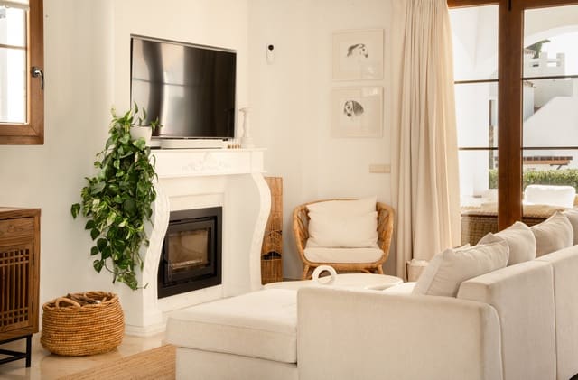 4 soveværelse Villa til salg i Centro, Estepona med swimmingpool - € 1.295.000 (Ref: 9601242)