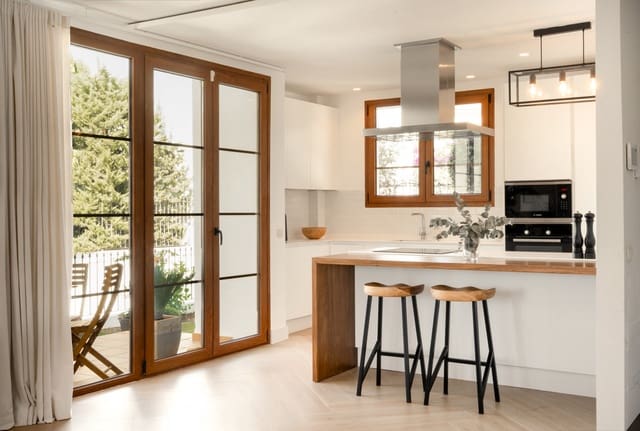 4 soveværelse Villa til salg i Centro, Estepona med swimmingpool - € 1.295.000 (Ref: 9601242)