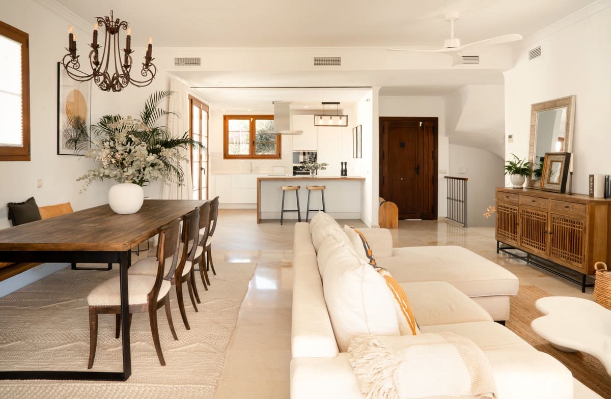 4 soveværelse Villa til salg i Estepona med swimmingpool - € 1.295.000 (Ref: 9601242)