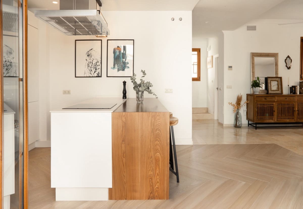 4 soveværelse Villa til salg i Estepona med swimmingpool - € 1.295.000 (Ref: 9601242)